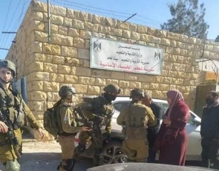 مصادر فلسطينية : مستوطن يطلق النار على مدرستين قرب بيت لحم
